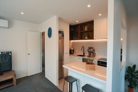 Photo of property in 2/9 Paruru Avenue, Northcote, Auckland, 0627