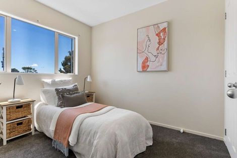 Photo of property in 2/845 East Coast Road, Northcross, Auckland, 0630