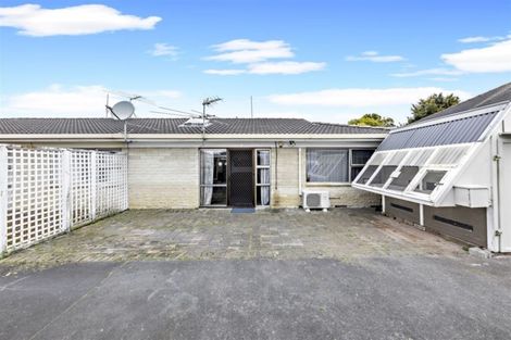 Photo of property in 2/76 Kenderdine Road, Papatoetoe, Auckland, 2025