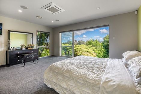 Photo of property in 29 Schopolo Place, Schnapper Rock, Auckland, 0632