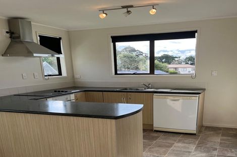 Photo of property in 8 Louise Place, West Harbour, Auckland, 0618