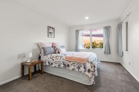 Photo of property in 16 Semillon Avenue, Henderson, Auckland, 0612