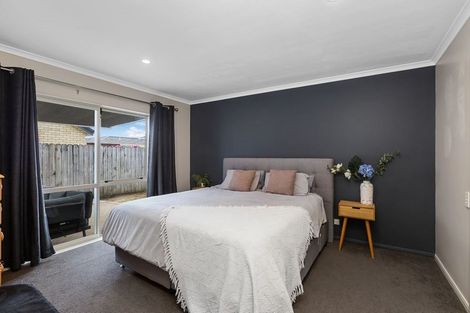 Photo of property in 10 Peachstone Lane, Henderson, Auckland, 0612