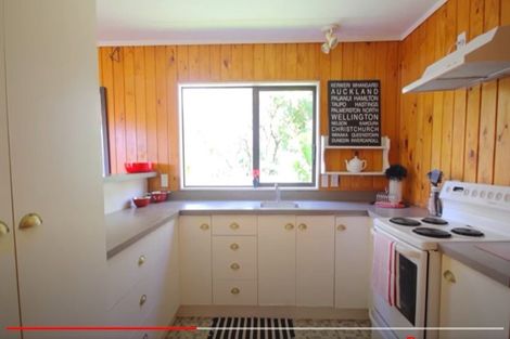 Photo of property in 20 Yeovil Road, Te Atatu Peninsula, Auckland, 0610