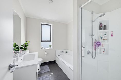 Photo of property in 15 Discovery Place, Marfell, New Plymouth, 4310