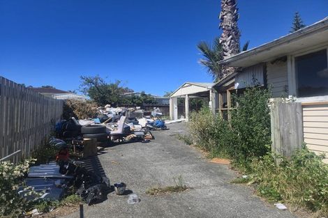 Photo of property in 56 Kemble Close, Mangere, Auckland, 2022