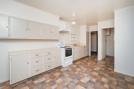 Photo of property in 15b Wikiriwhi Crescent, Awapuni, Palmerston North, 4412