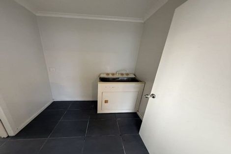 Photo of property in 1 Miltonia Avenue, Te Atatu South, Auckland, 0610