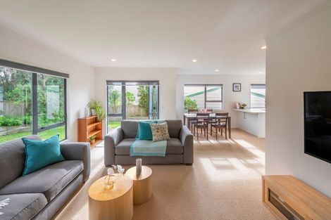 Photo of property in 2 Alister Way, Churton Park, Wellington, 6037