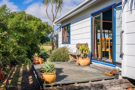 Photo of property in 4 Moana Street, Otaki Beach, Otaki, 5512