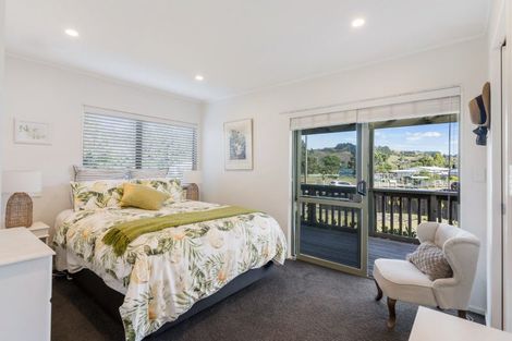 Photo of property in 135 Mayfair Avenue, Whangamata, 3620