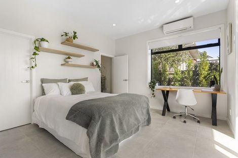 Photo of property in 12 Hyde Road, Rothesay Bay, Auckland, 0630