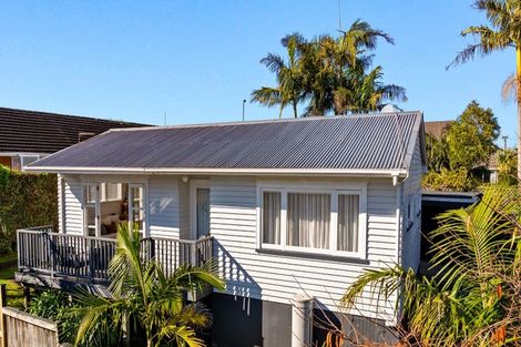 Photo of property in 1/15 Stanley Avenue, Milford, Auckland, 0620