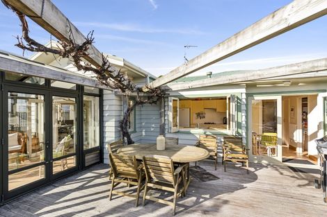 Photo of property in 43 Golf Road, Paraparaumu Beach, Paraparaumu, 5032