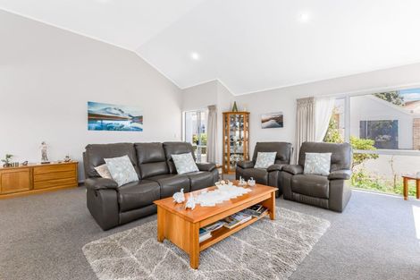 Photo of property in 3 Lakeside Villas, Whitby, Porirua, 5024