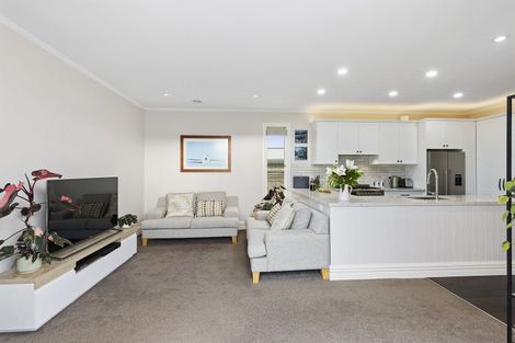 Photo of property in 16 Farm Road, Northland, Wellington, 6012