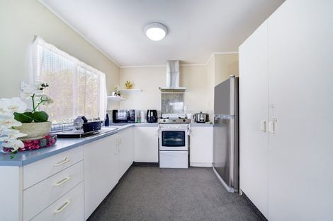 Photo of property in 1/6 Eulogy Place, Randwick Park, Auckland, 2105