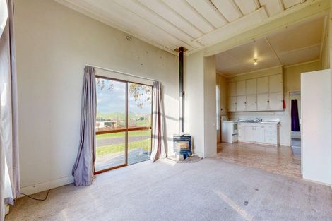 Photo of property in 8 Old Barn Road, Waitakaruru, 3576