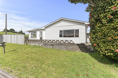 Photo of property in 44 Egmont Road, Waiwhakaiho, New Plymouth, 4312