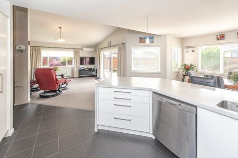 Photo of property in 2 Gilligan Close, College Estate, Whanganui, 4500