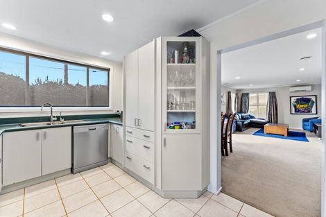 Photo of property in 1/296 Wairau Road, Glenfield, Auckland, 0629