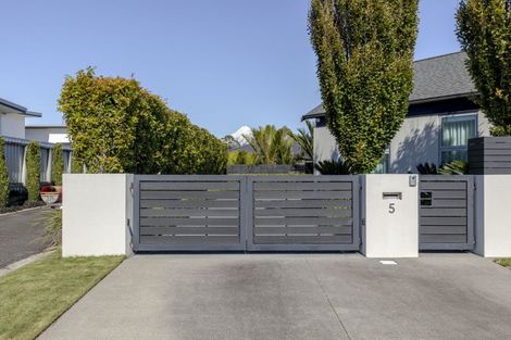 Photo of property in 5 Tupuhi Place, Highlands Park, New Plymouth, 4312