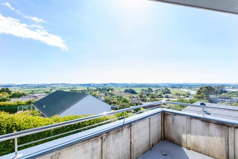 Photo of property in 3/32 Hand Road, Helensville, 0800