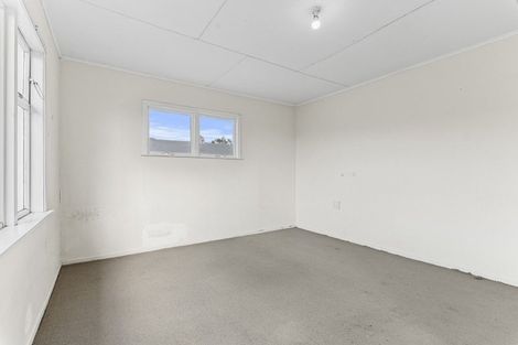 Photo of property in 44 Egmont Road, Waiwhakaiho, New Plymouth, 4312