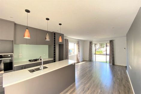 Photo of property in 28 Rakich Place, Henderson, Auckland, 0612