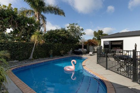 Photo of property in 5 Piha Close, Papamoa Beach, Papamoa, 3118