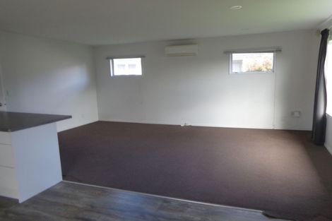 Photo of property in 43a Graham Avenue, Te Atatu Peninsula, Auckland, 0610
