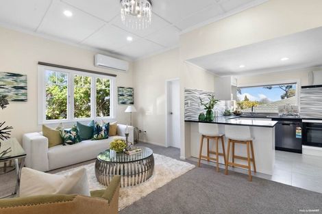 Photo of property in 2c Waiari Road, Conifer Grove, Takanini, 2112