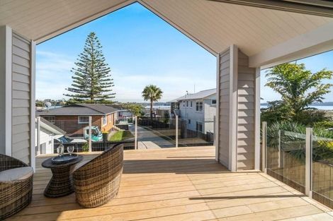 Photo of property in 31a Dawnhaven Drive, Te Atatu Peninsula, Auckland, 0610