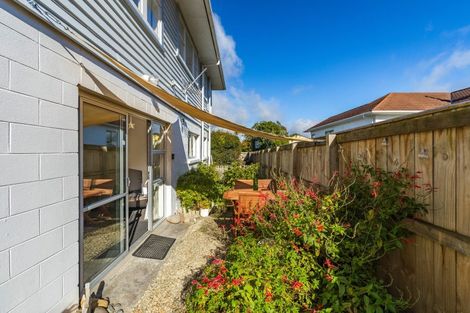 Photo of property in 5 Price Street, Westown, New Plymouth, 4310