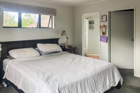 Photo of property in 67 Beach Haven Road, Beach Haven, Auckland, 0626