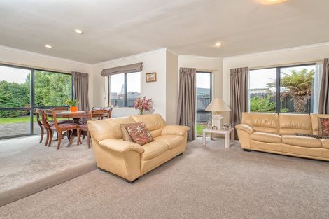 Photo of property in 8 Morewa Place, Takanini, 2112