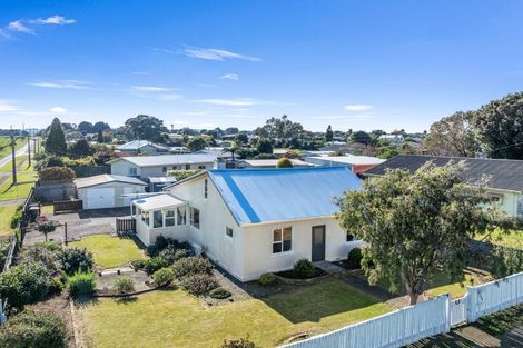 Photo of property in 124 Weraroa Road, Waverley, 4510