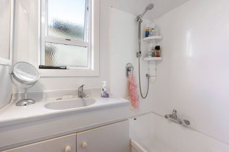 Photo of property in 5 Rainsford Street, Moturoa, New Plymouth, 4310