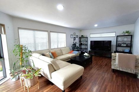 Photo of property in 37 Fields Parade, Oteha, Auckland, 0632