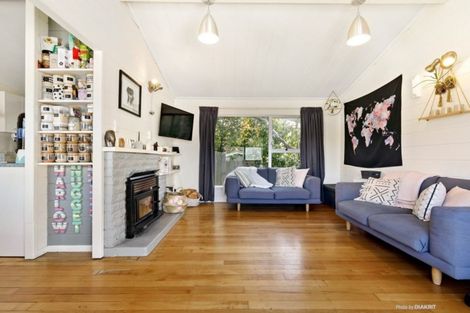 Photo of property in 13 Thurleigh Grove, Karori, Wellington, 6012