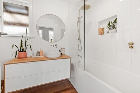 Photo of property in 10 Edgerton Road, Te Atatu Peninsula, Auckland, 0610