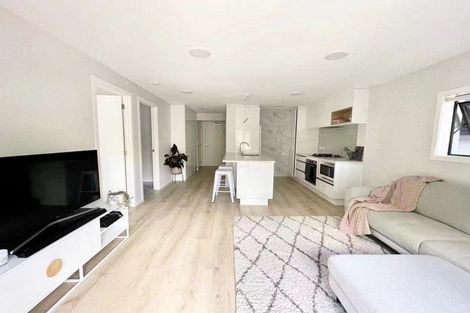 Photo of property in 24a Lyons Avenue, Murrays Bay, Auckland, 0630