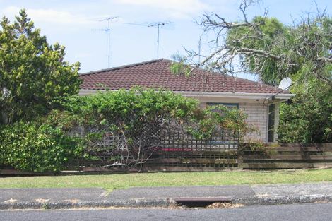 Photo of property in 1/15 Woodall Place, Totara Vale, Auckland, 0627