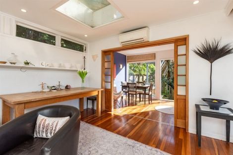 Photo of property in 33 Harbour View Road, Northland, Wellington, 6012