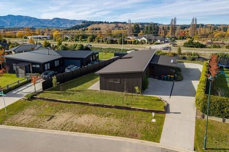 Photo of property in 19 Kingfisher Crescent, Albert Town, Wanaka, 9305