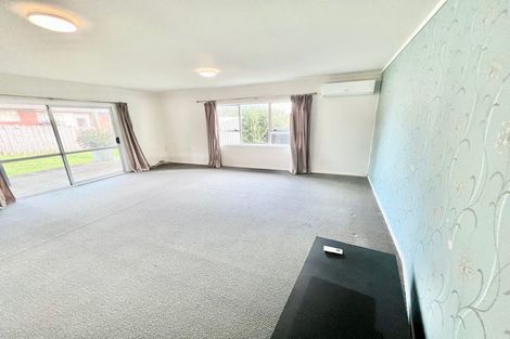 Photo of property in 787 East Coast Road, Northcross, Auckland, 0630