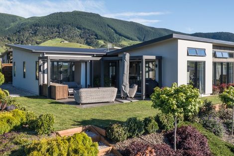 Photo of property in 14 Hill Tops Way, Stoke, Nelson, 7011