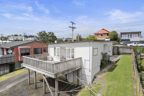 Photo of property in 23 Melandra Road, Stanmore Bay, Whangaparaoa, 0932