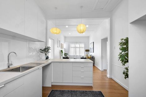 Photo of property in 42 Hine Street, New Plymouth, 4310