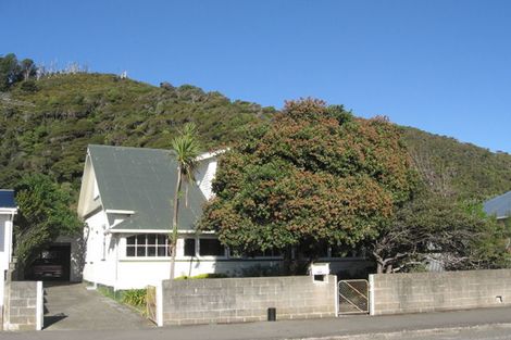 Photo of property in 55 Marine Parade, Eastbourne, Lower Hutt, 5013